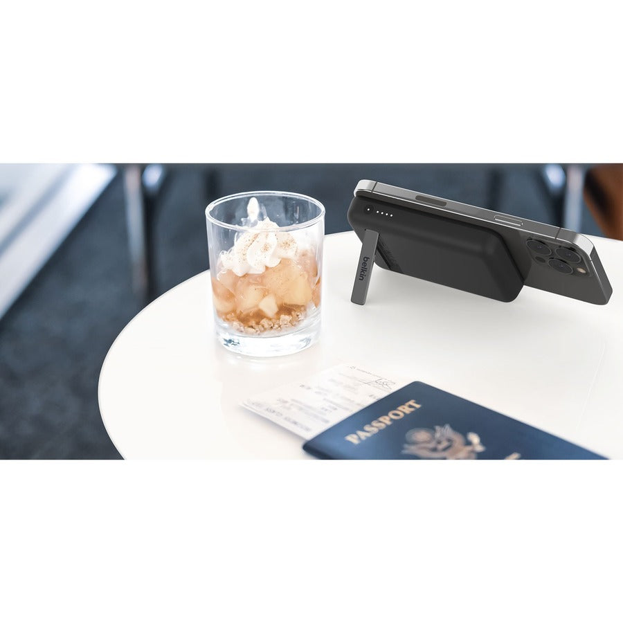Belkin BoostCharge Magnetic Wireless Power Bank 5K + Stand - BPD004BTBK
