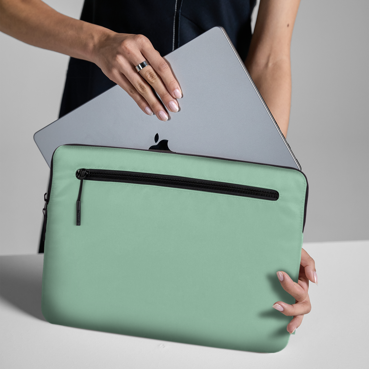 Incase Compact Sleeve 14-inch Laptop
