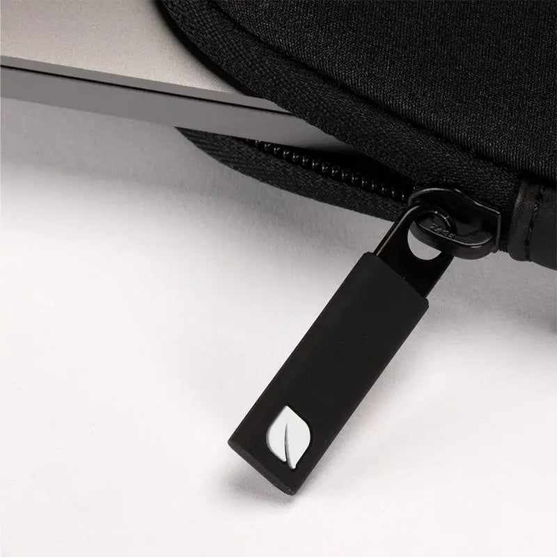 Incase Classic Universal Sleeve for 17-inch Laptop